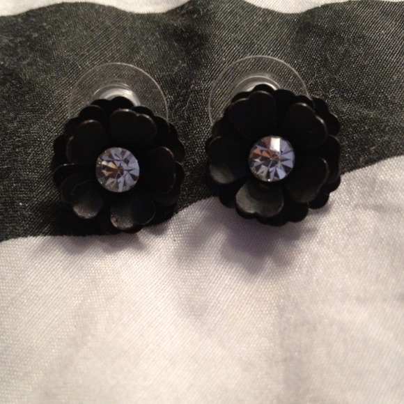 NWOT flower studs