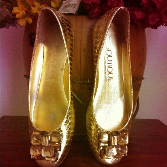 Gold flats ( lightly worn ) from ALDO