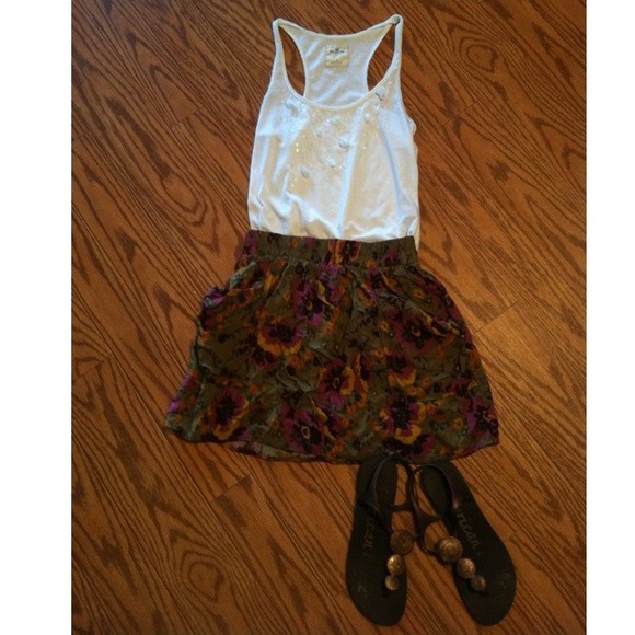 ❗Sold in bundle❗Floral Skirt - Picture 1 of 2