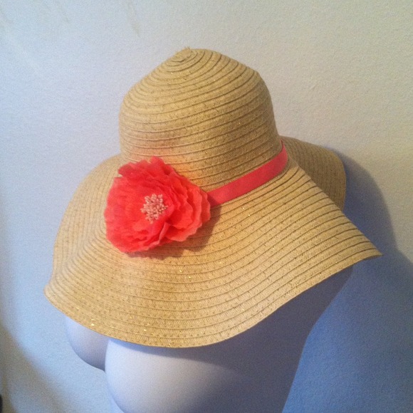 Draw floppy hat coral flower