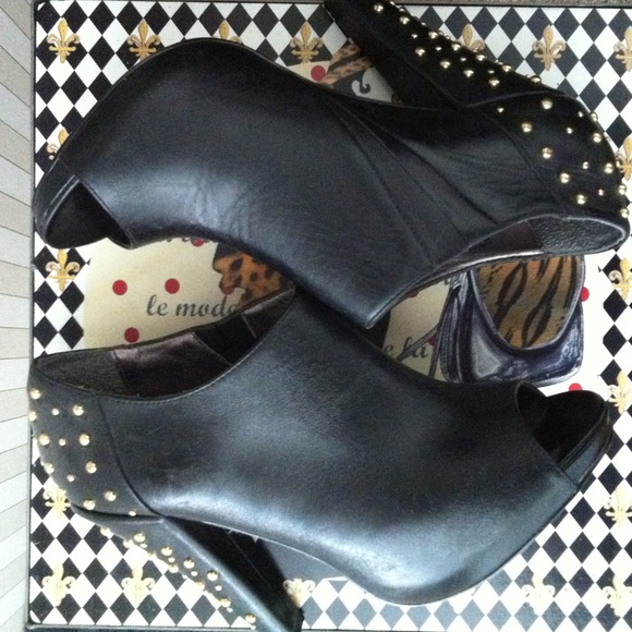 Steve Madden peep toe bootie