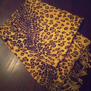 BEAUTIFUL Cheetah Print Scarf!