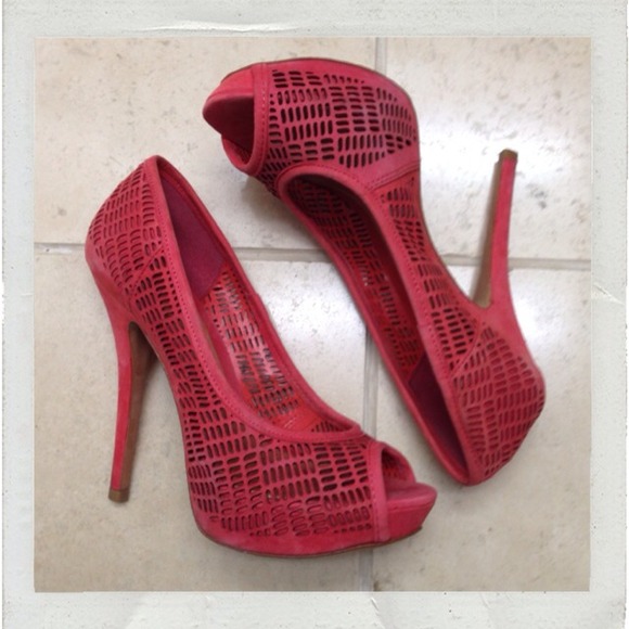 'Aldo' Darie peep-toe pump