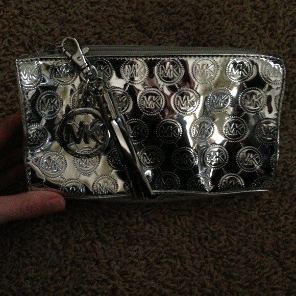 Michael Kors small-zip w/metal MK key chain&tassel