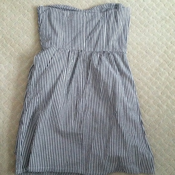 SOLD!!!   Seersucker print Tube Dress!! - Picture 3 of 3