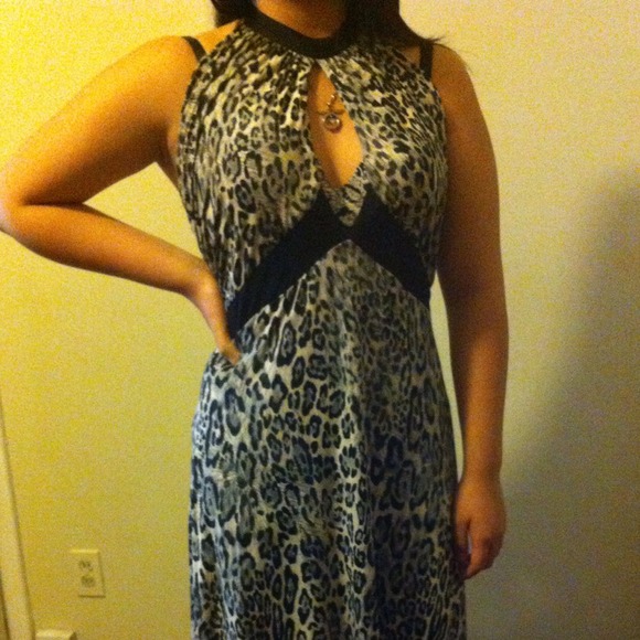 ⛔Sold⛔Additional Pics of Leopard Print Maxi Dress