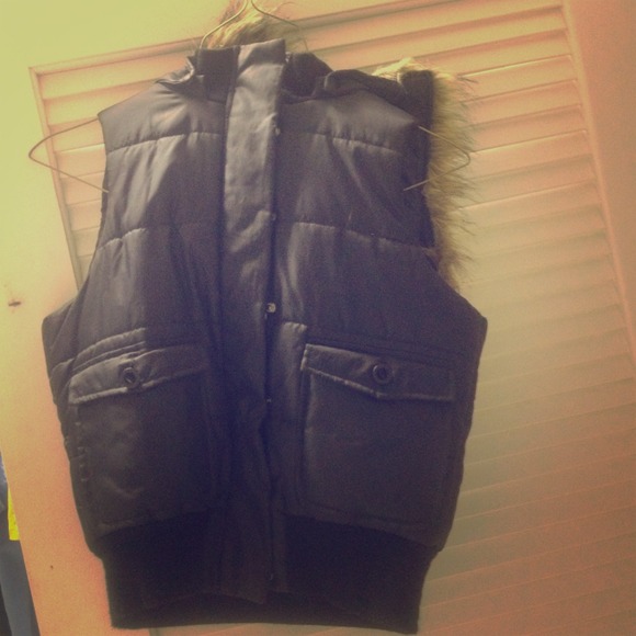 Wet seal waterproof vest