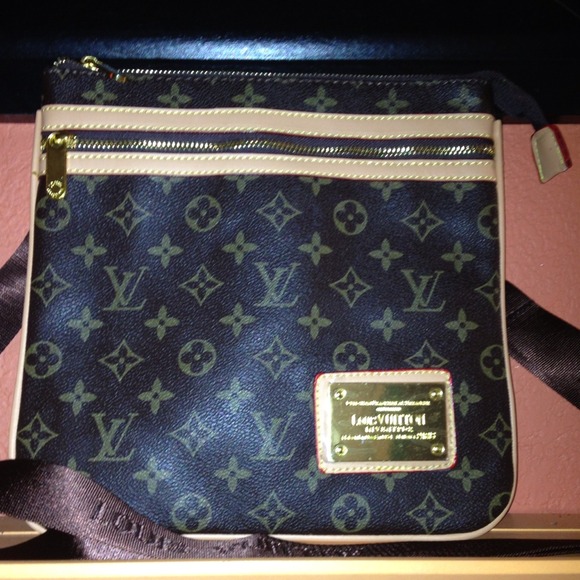 Crossbody bag