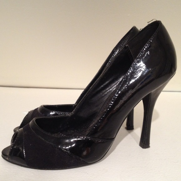 Cute black heels size 7.5