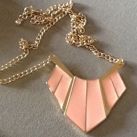 🎀GIFTED🎀 Pink & Gold-Tone Aztec Necklace - Picture 2 of 4