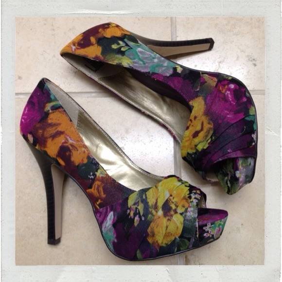 'Landdon' floral heel by 'Madden Girl'