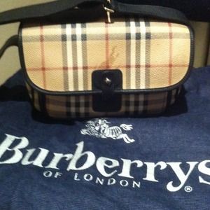 Burberry shoulder bag!!!