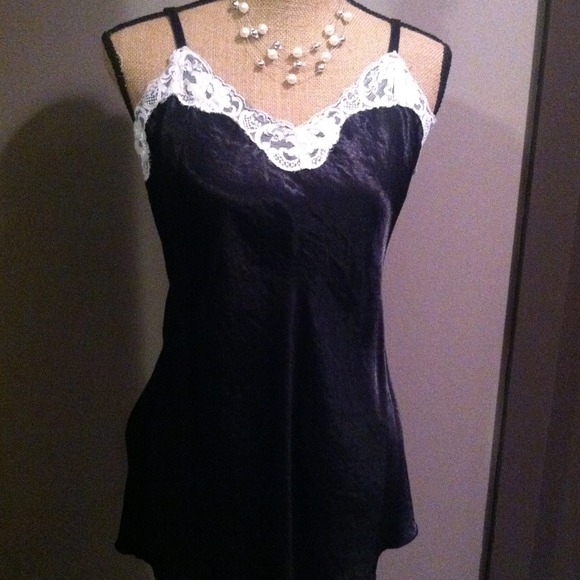 🔴SOLD IN BUNDLE🔴Silky Tank/Cami