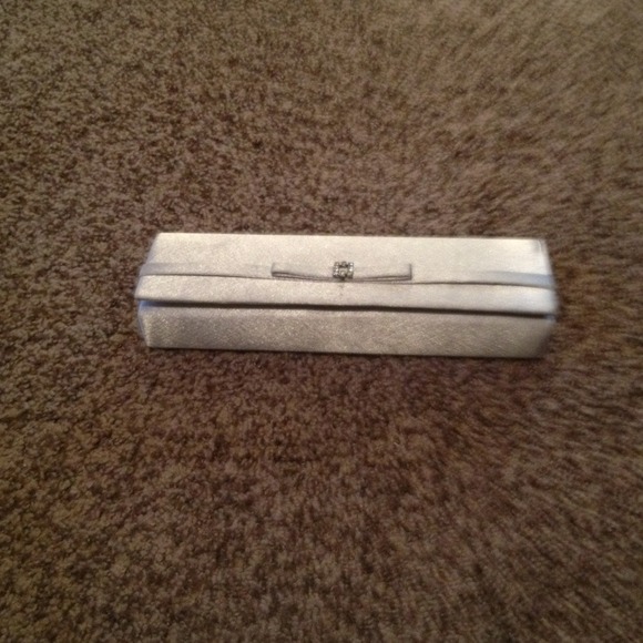 Silver clutch
