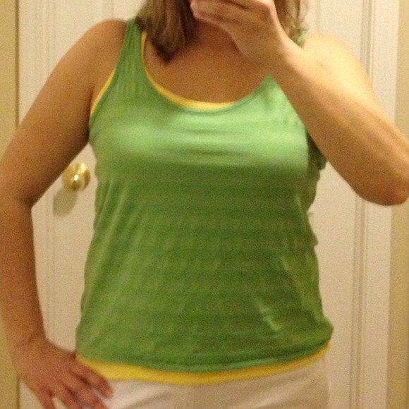 📍SOLD📍2 Tank tops - Picture 2 of 4