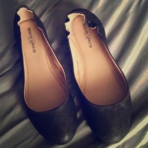 Black ballet flats
