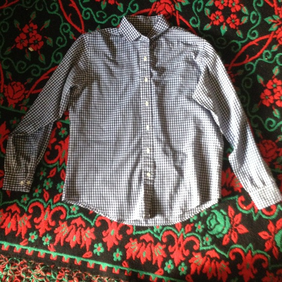 ⛔Sold⛔Nice button down white and navy blue.