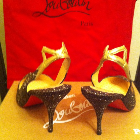 🎉hosts pick🎉Christian Louboutin's Black/Gold - Picture 2 of 4