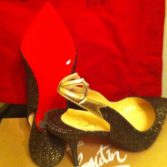 🎉hosts pick🎉Christian Louboutin's Black/Gold - Picture 3 of 4