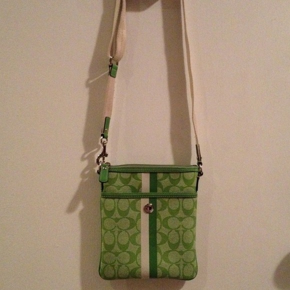 🌻🌻SOLD🌻🌻Authentic COACH cross body purse