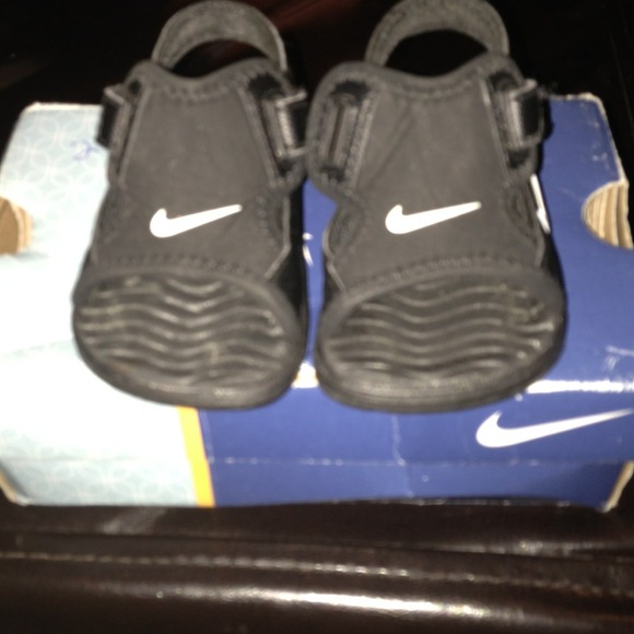 NIKE SANDALS WITH BOX