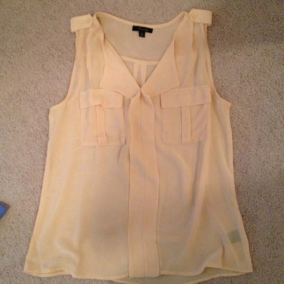 **Bundled** Pale yellow tank