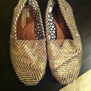 Gold chevron Toms Sz 6.5