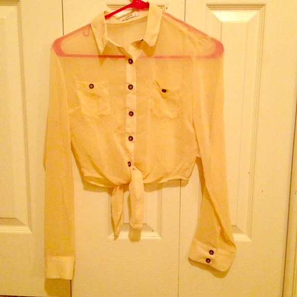 Yellow sheer button up 😍🎀
