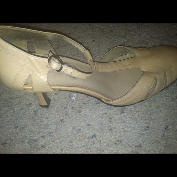 Tan nine west leather shoe