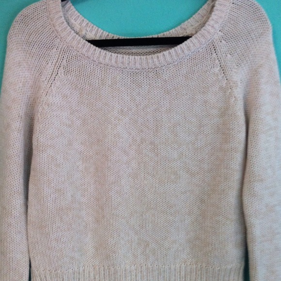 Beigeish sweater from American eagle ! - Picture 1 of 4
