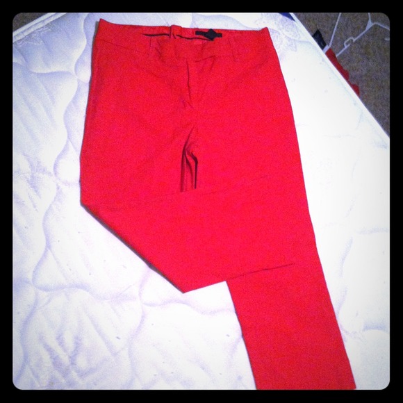 Red capris