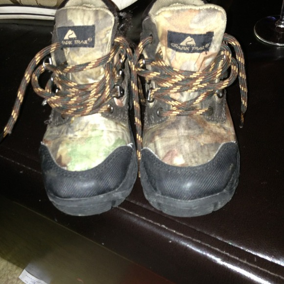 KIDS BOOTS