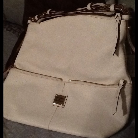 White Dooney & Bourke Pebble Leather Sac