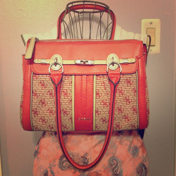 Guess purse: Condition- Good/Clean