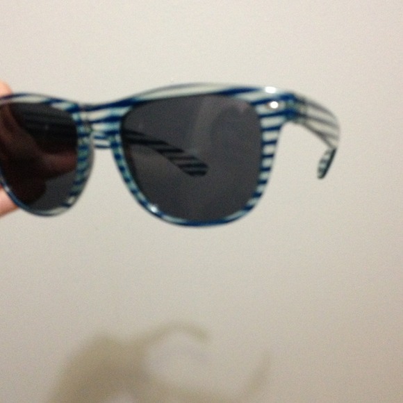 Blue striped sunglasses - Picture 2 of 2