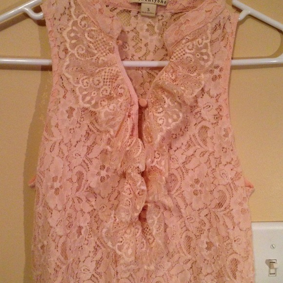๐HOST PICK๐Baby pink lace top. - Picture 2 of 4
