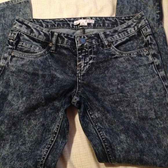 Acid Washed Denim - Picture 3 of 4