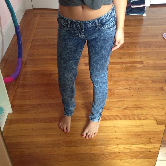 Acid Washed Denim - Picture 4 of 4