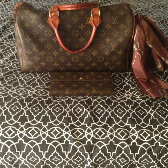 Authentic speedy monogram 40