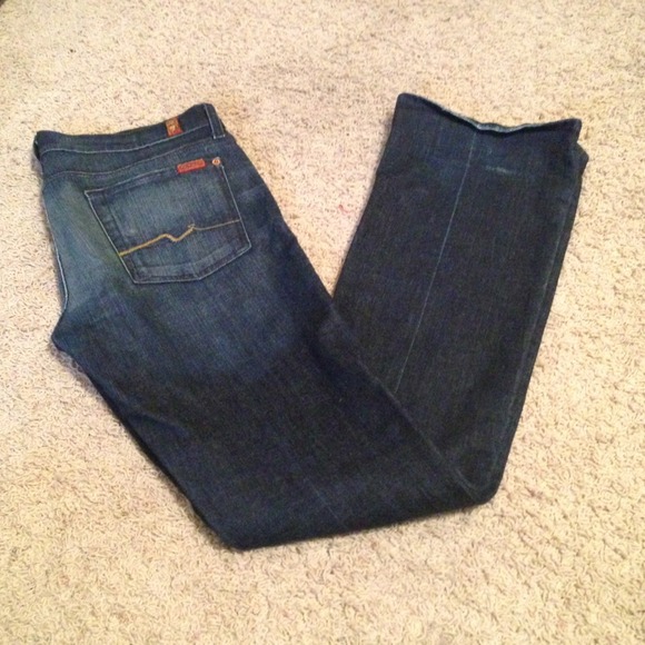 dark wash 7 For All Mankind jeans. Sz: 30