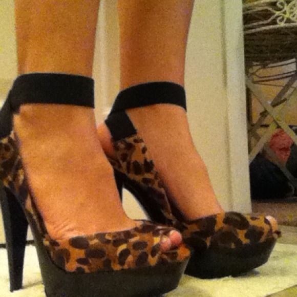 ✨SOLD✨Jessica Simpson leopard heels