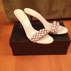 Gucci Calf leather braided beige slides.
