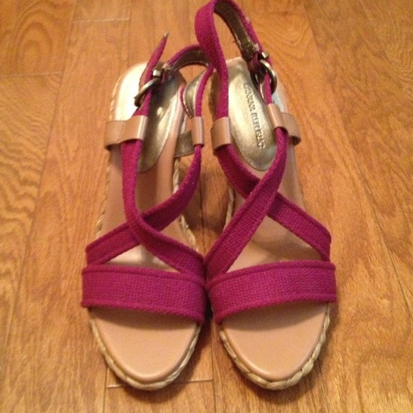 Banana Republic magenta wedges. Perfect for summer - Picture 2 of 4