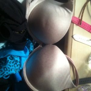 32 D push up bra Vic's