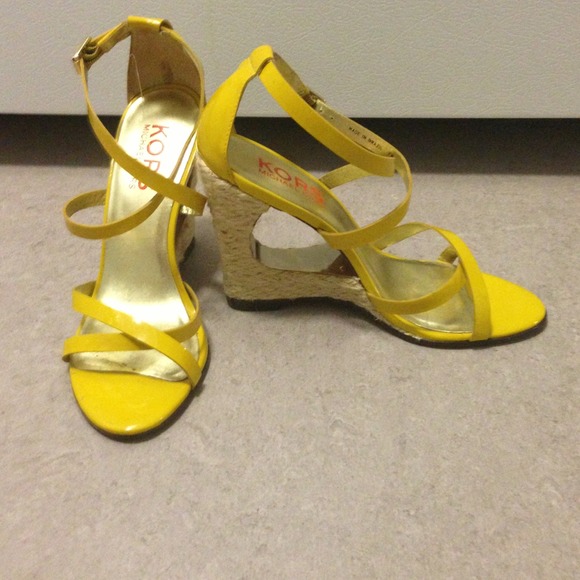 SOLD!!!!!!Michael Kors wedge sandals 7M - Picture 1 of 4