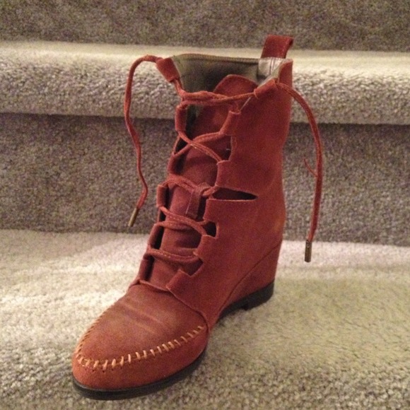 Boots - Picture 2 of 4
