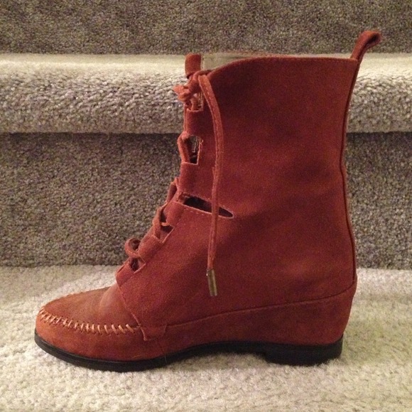 Boots - Picture 3 of 4