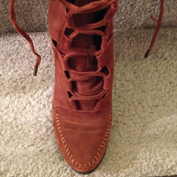 Boots - Picture 4 of 4