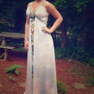 Gourgous  prom dress wore once fits 6-8