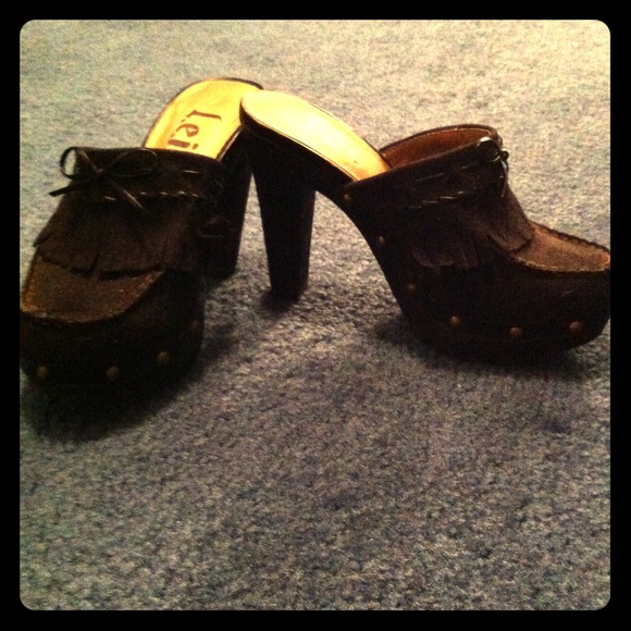 LEI dress shoes. Size 6.
